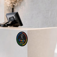 Pegatina NFC Reseñas Google en el mostrador de una tienda